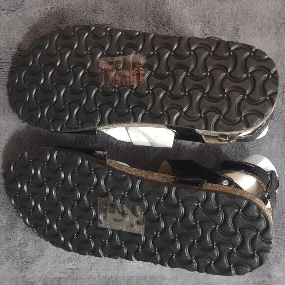 Cute Birkenstock Style Sandal - Picture 2 of 5